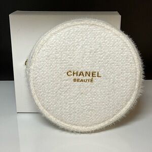 Chanel Beauté White and Gold Textured Case, New/Unused with Box
